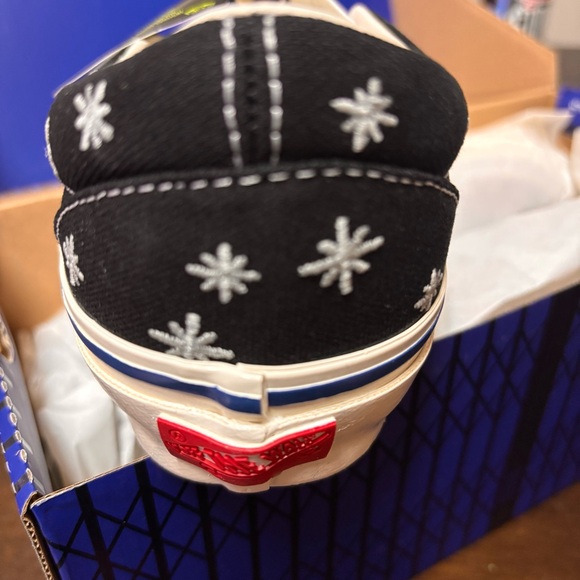 Better™ Gift Shop - AOI Industry / Vans - Black "KiraKira" Slip On GLOW IN DARK - Picture 6 of 13